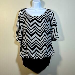 “AB Studio” Chevron Woman's Black & White Blouse - Size: XL A0004